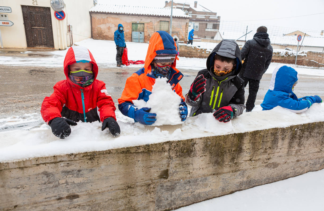 Fotos: Jornada de nieve en Uruñuela