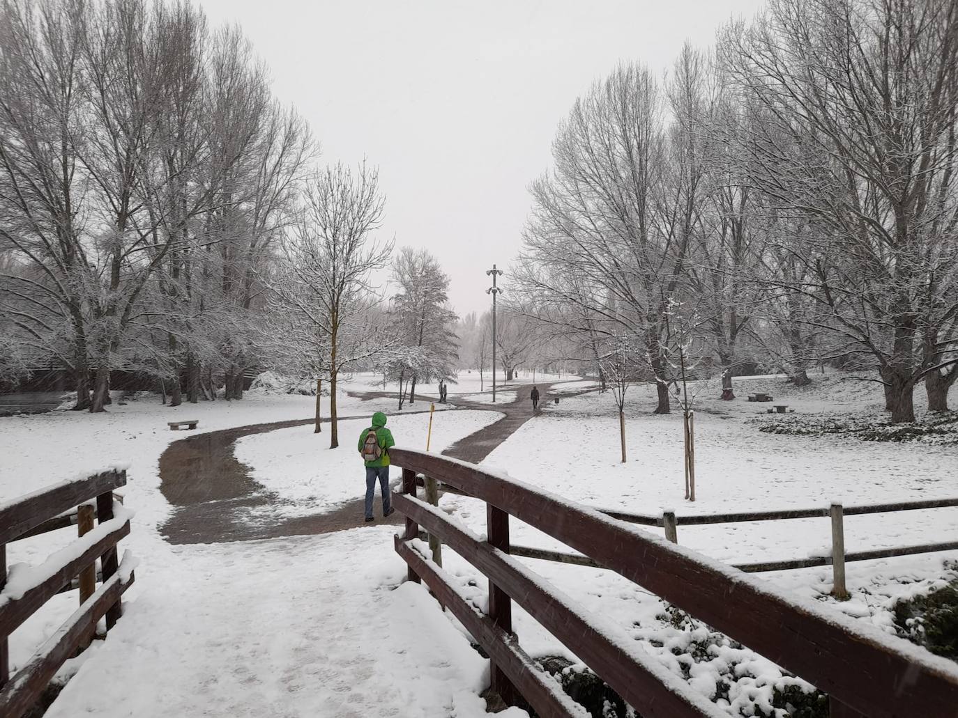 Fotos: La nieve &#039;toma&#039; el parque del Iregua