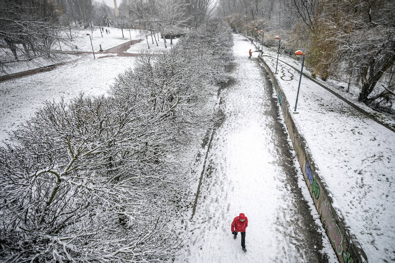 Fotos: La nieve cubre Logroño