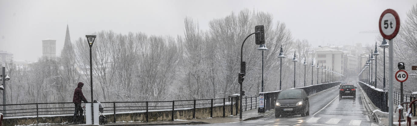 Fotos: La nieve cubre Logroño