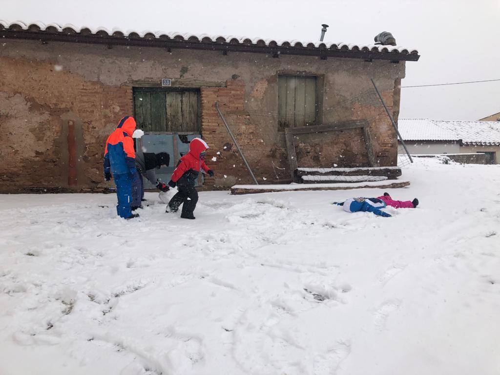 Fotos: La nieve cubre de blanco los pueblos riojanos