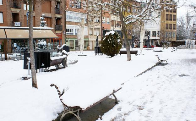 Imagen principal - Domingo nevado en los pueblos riojanos