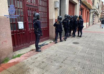 Imagen secundaria 1 - La detenida por siete atracos en Logroño a punta de navaja ingresa en prisión