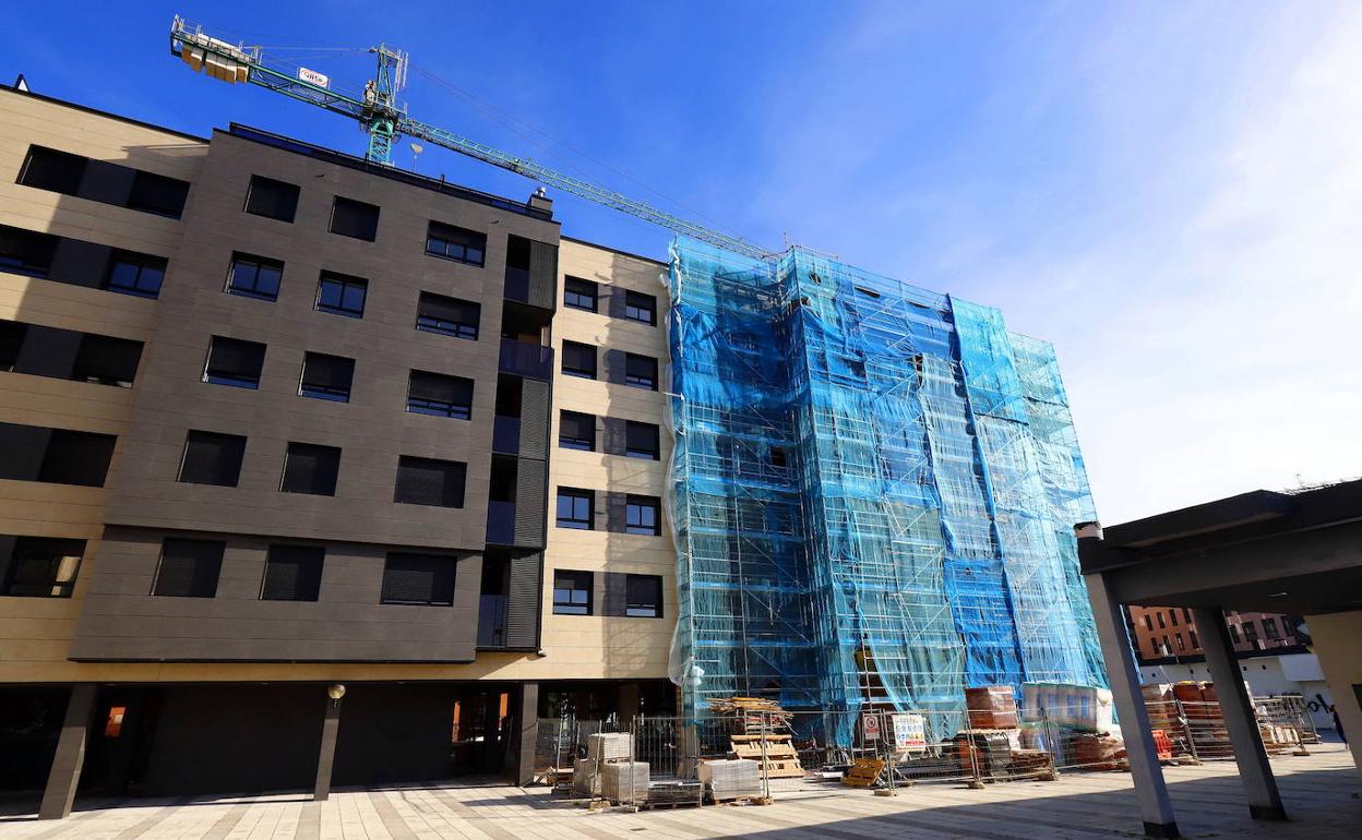 Edificio de obra nueva en contrucción. 