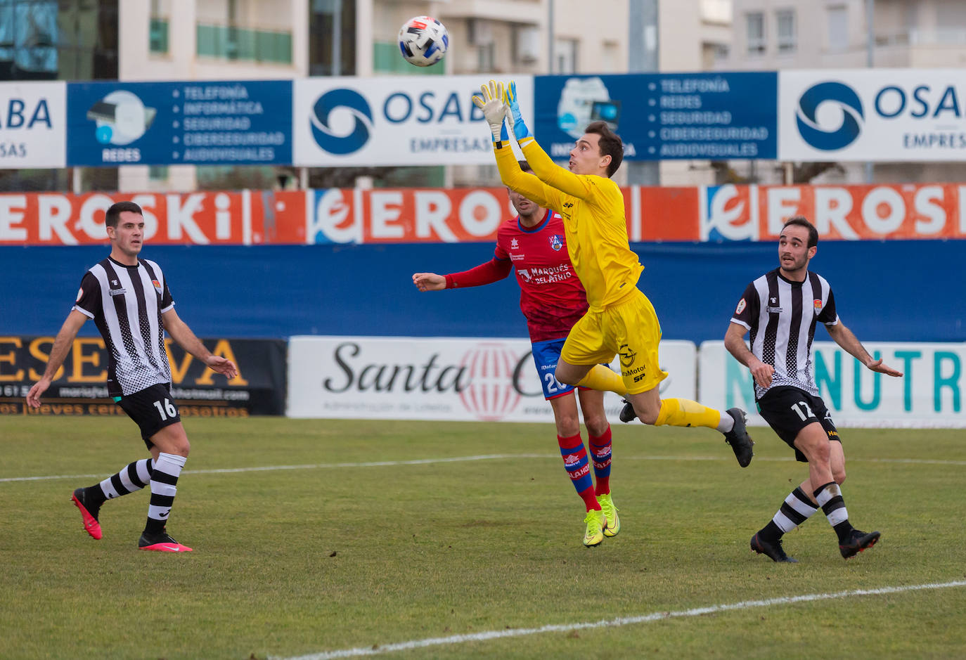 Fotos: Las imágenes del derbi entre el Calahorra y el Haro