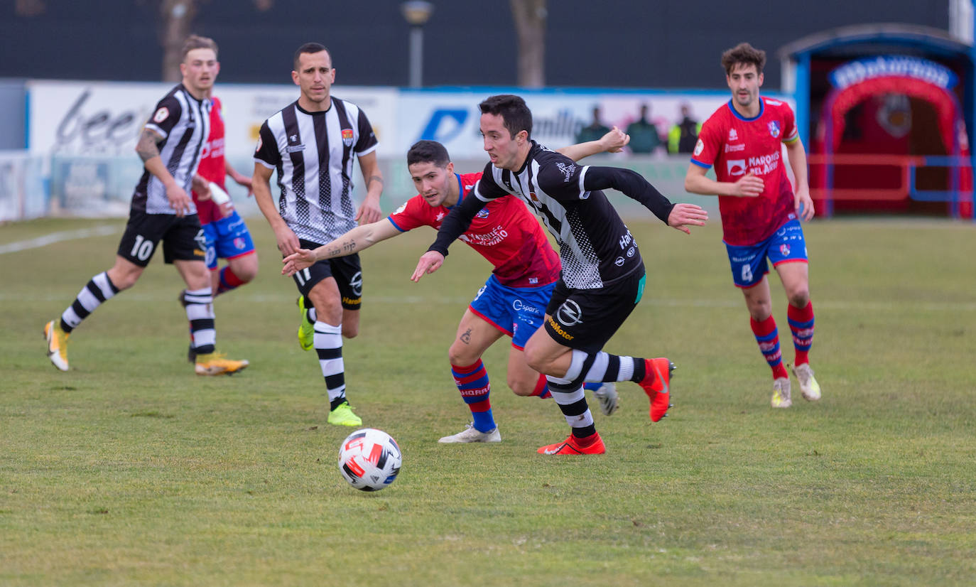 Fotos: Las imágenes del derbi entre el Calahorra y el Haro