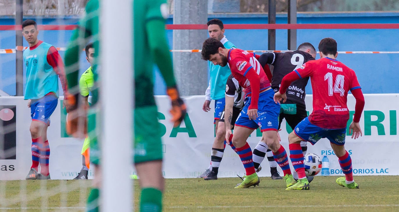 Fotos: Las imágenes del derbi entre el Calahorra y el Haro