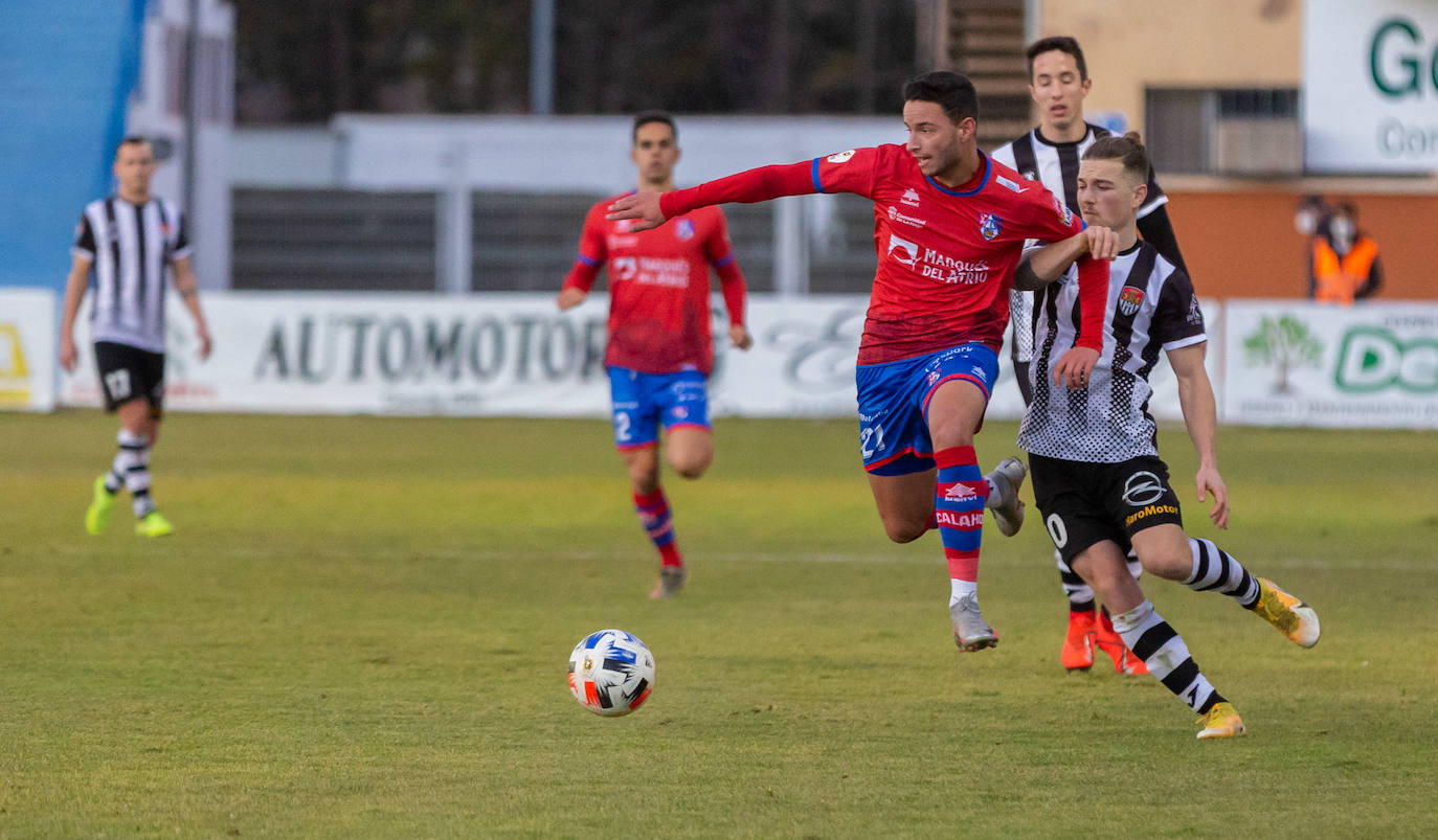 Fotos: Las imágenes del derbi entre el Calahorra y el Haro