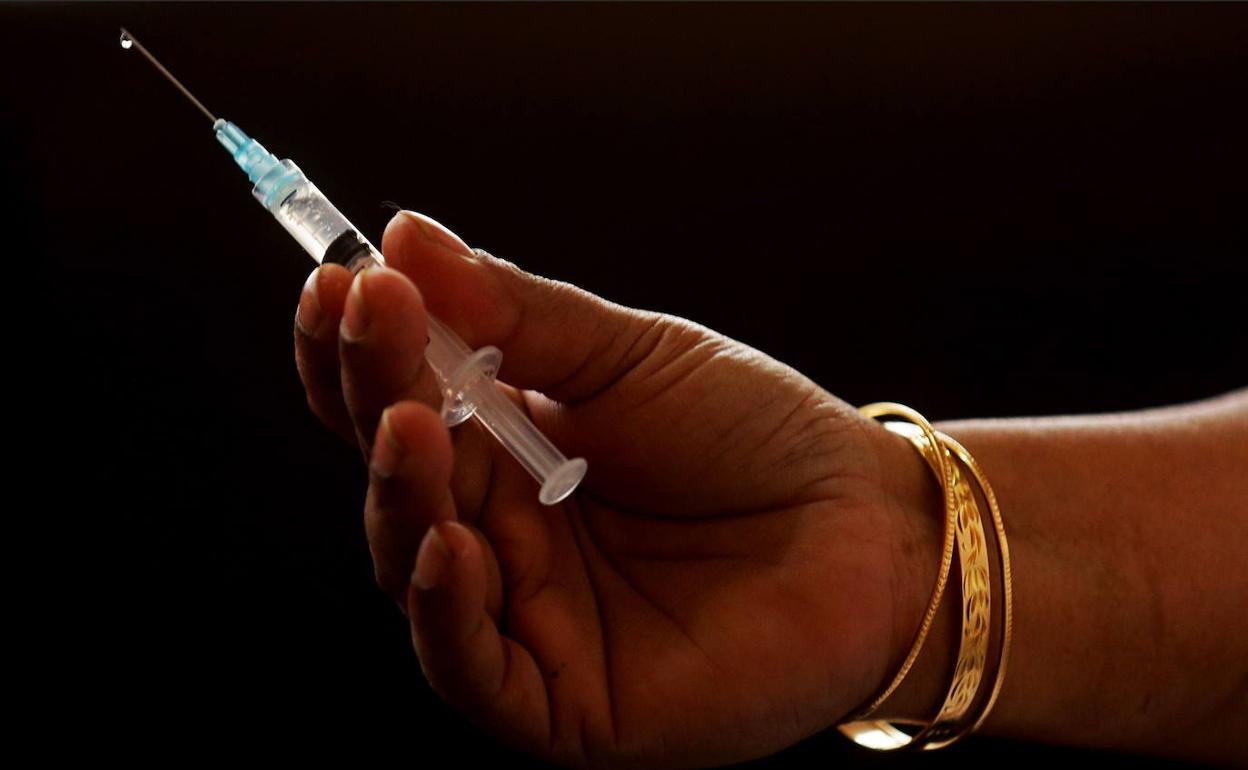 CSIF exige la vacunación inmediata del personal de todos los centros institucionalizados y de servicios esenciales