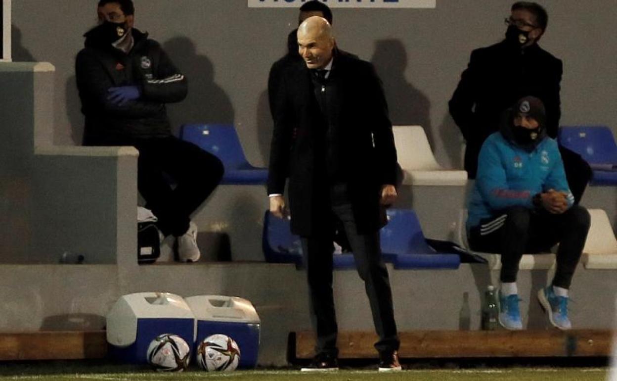 Zidane, durante el Alcoyano-Real Madrid.