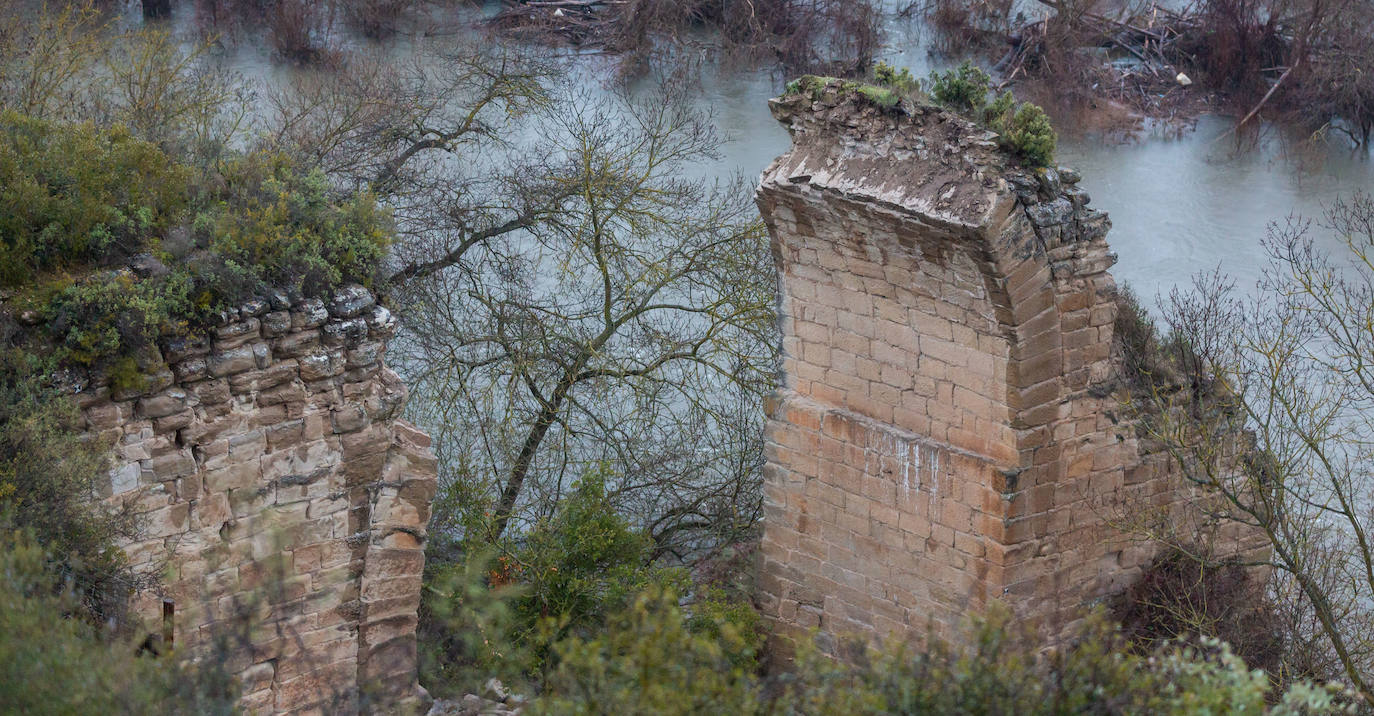 Fotos: Se derrumba el arco riojano del puente Mantible