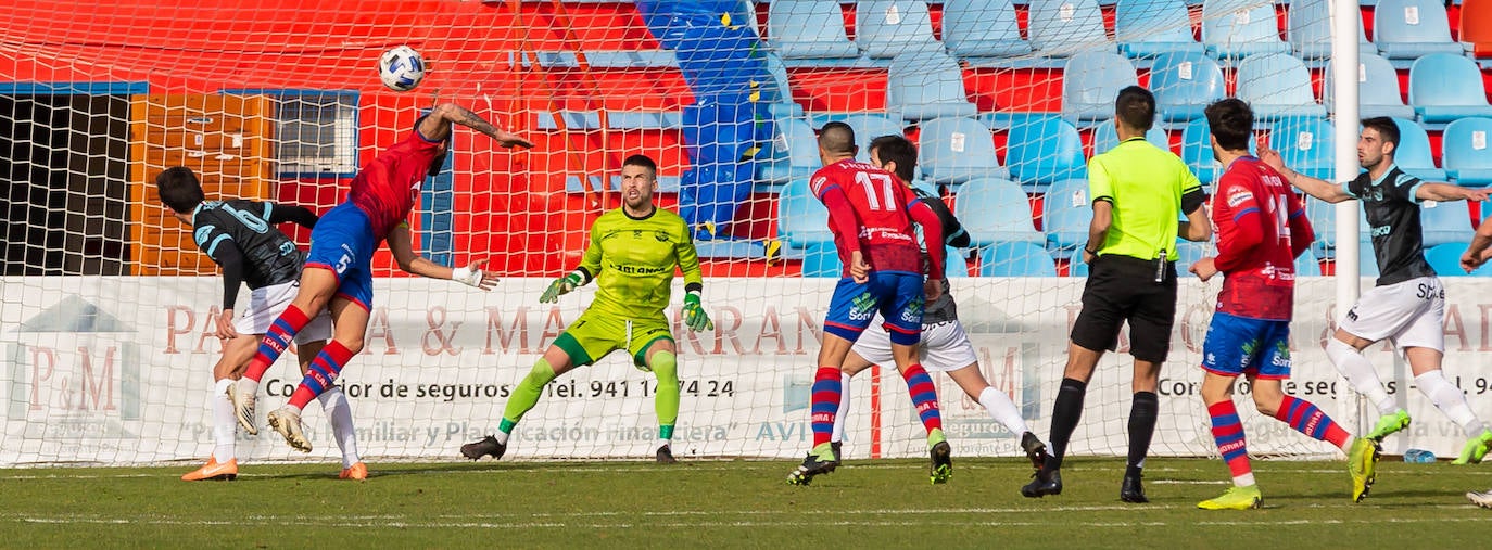 Fotos: Las imágenes del derbi entre el Calahorra y la SD Logroñés en La Planilla