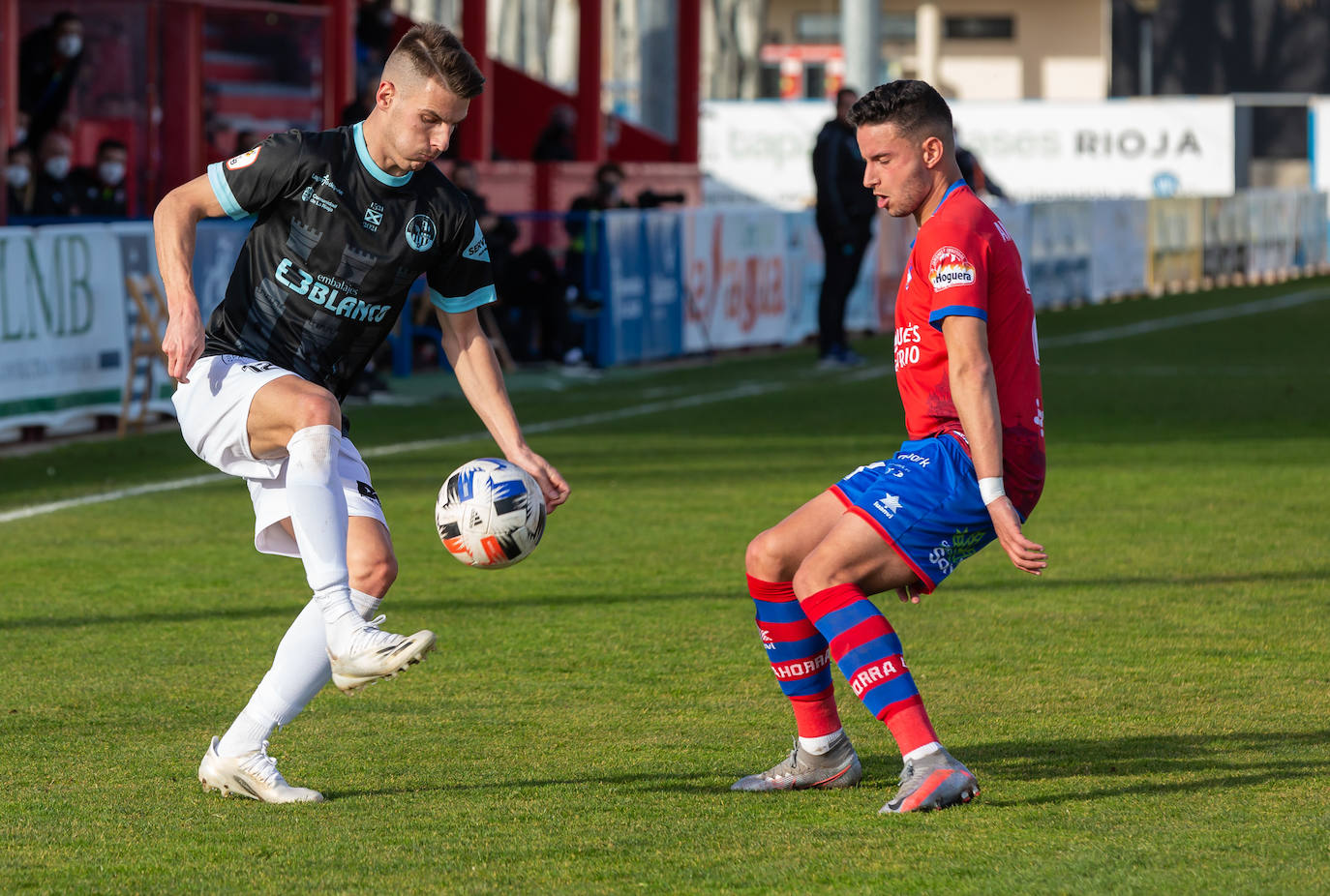 Fotos: Las imágenes del derbi entre el Calahorra y la SD Logroñés en La Planilla