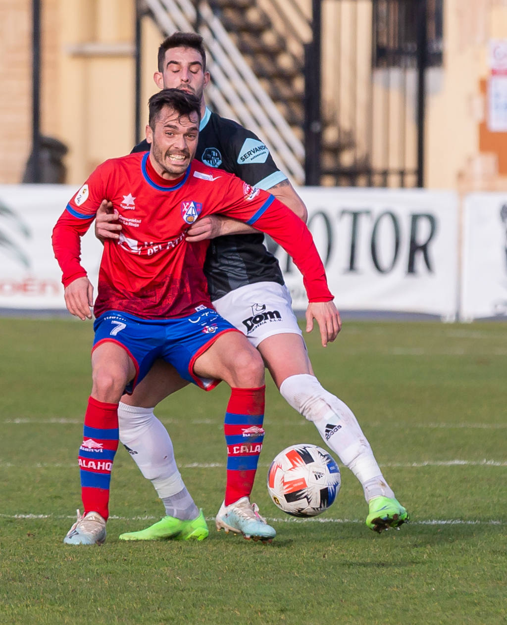 Fotos: Las imágenes del derbi entre el Calahorra y la SD Logroñés en La Planilla