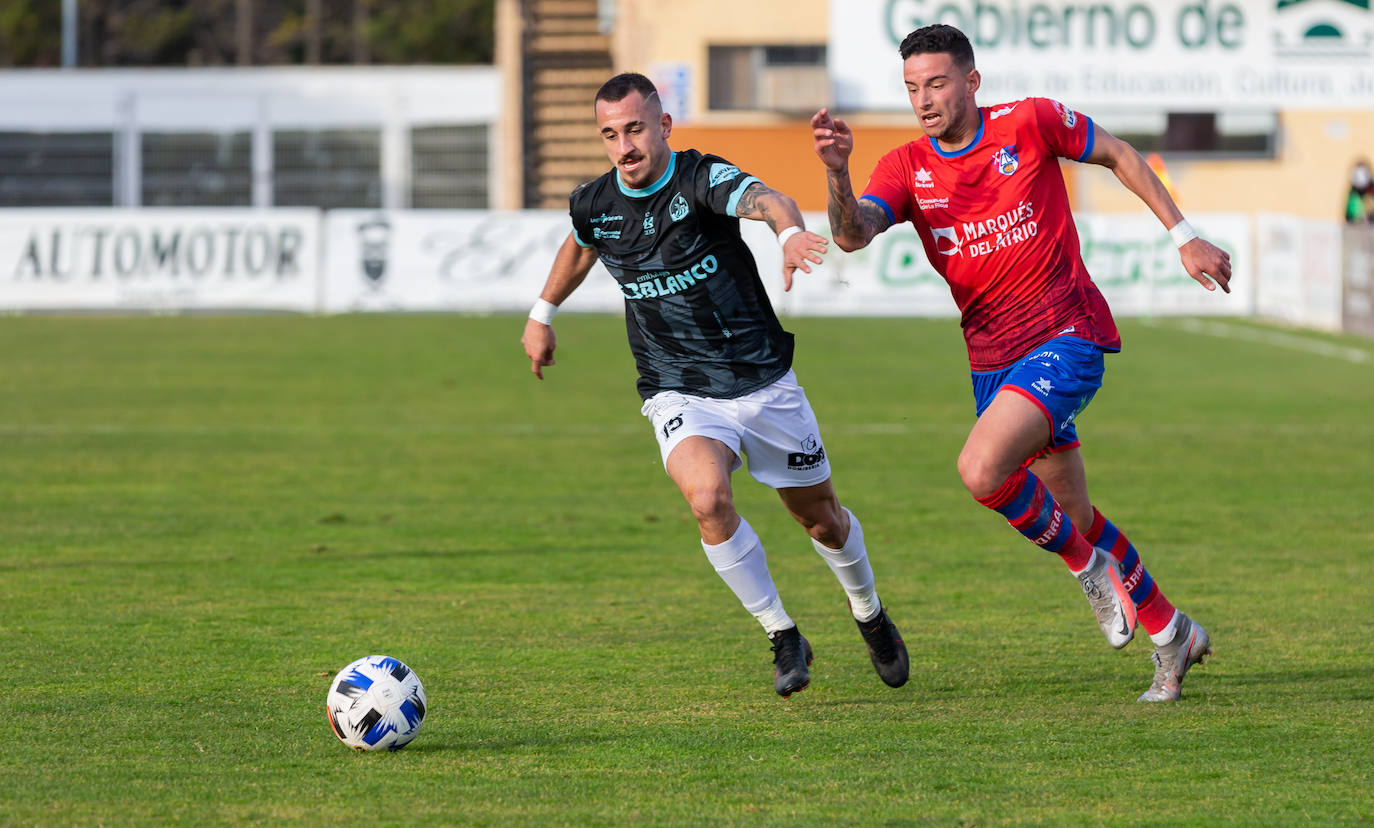 Fotos: Las imágenes del derbi entre el Calahorra y la SD Logroñés en La Planilla