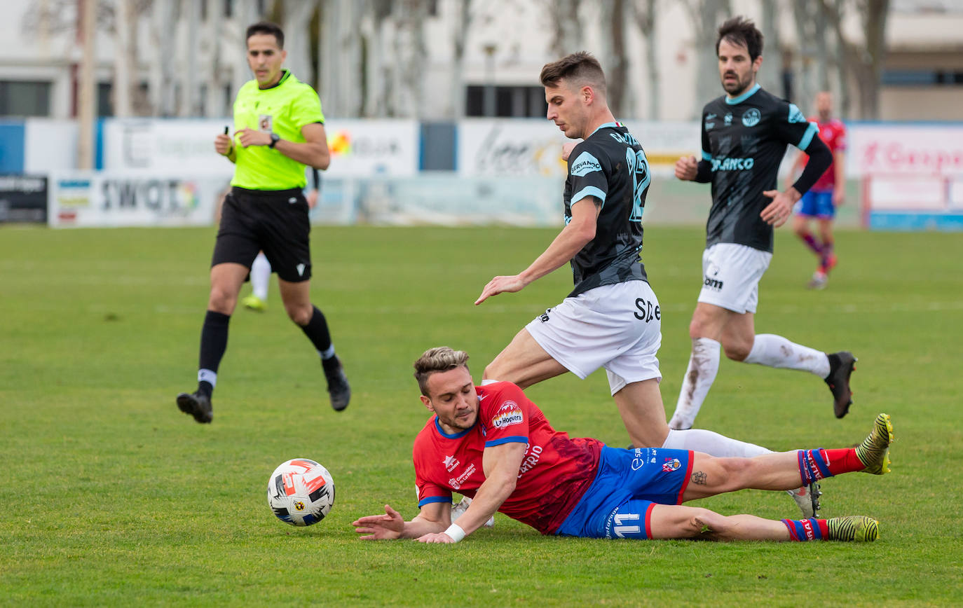 Fotos: Las imágenes del derbi entre el Calahorra y la SD Logroñés en La Planilla