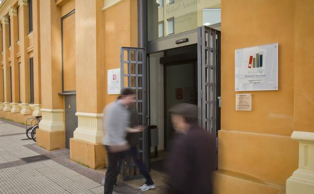 La Biblioteca Rafael Azcona abrirá en marzo una sala con la colección personal de libros del escritor y guionista riojano