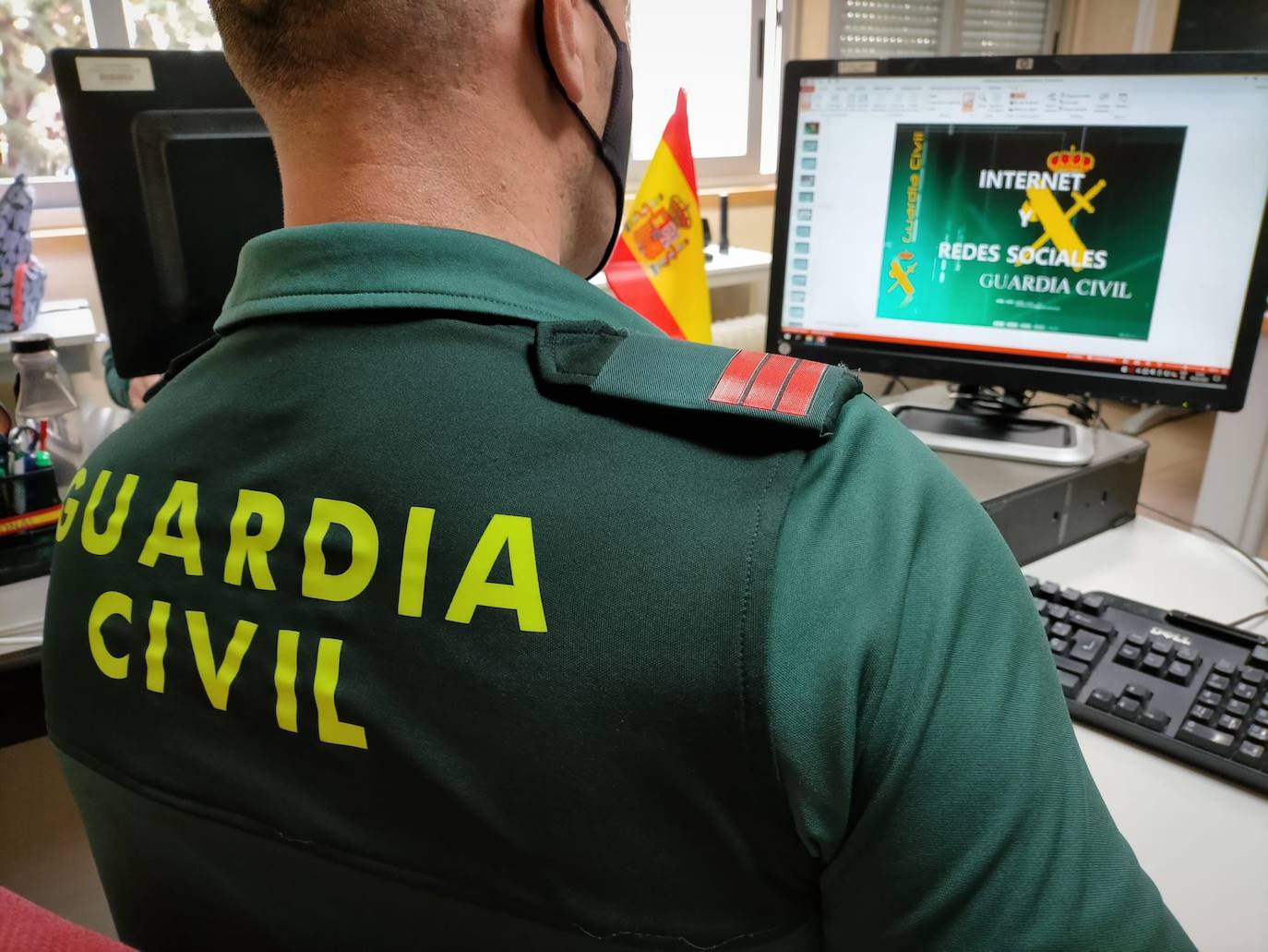 La Guardia Civil imputa a un joven como presunto autor de una estafa a través de internet