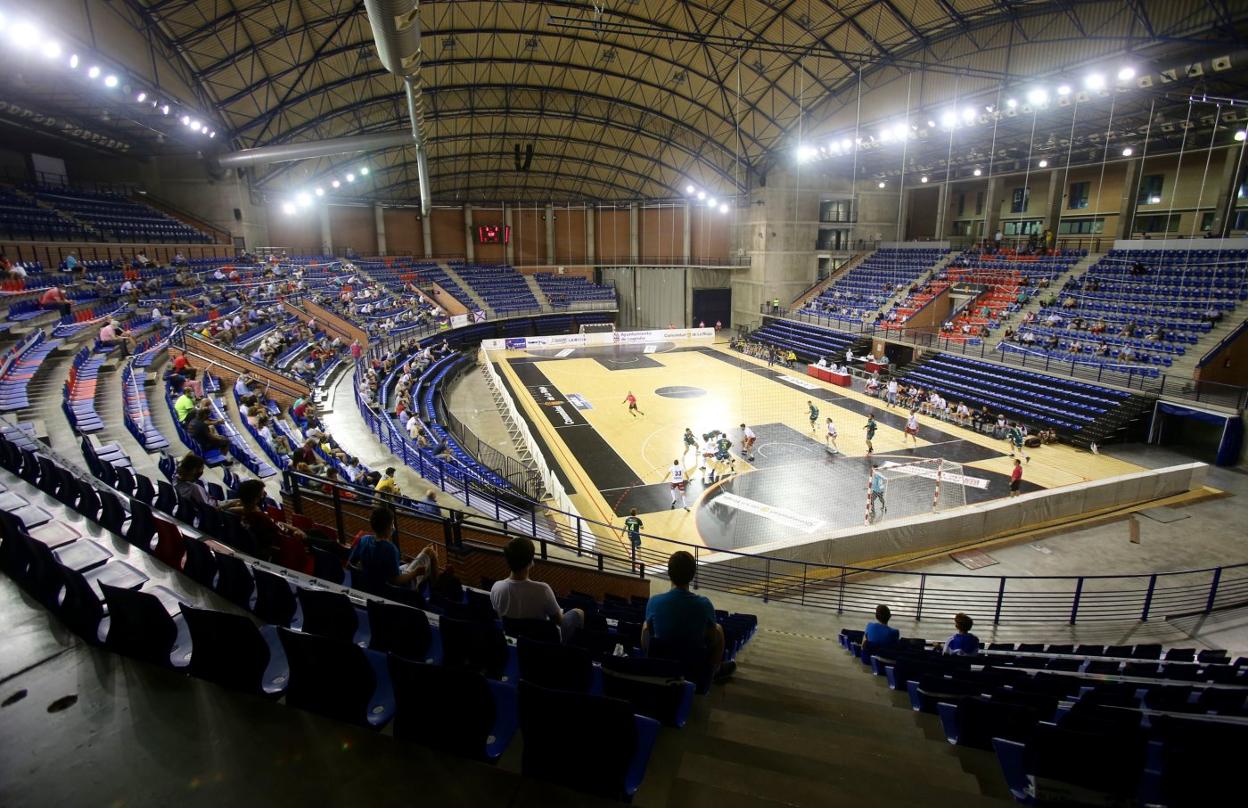 Imagen del público que presenció el partido entre el Ciudad de Logroño y el Viveros Herol Nava. 