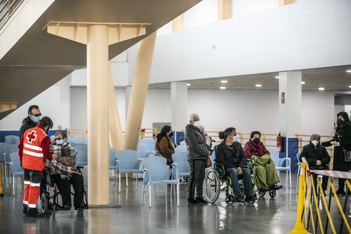 Fotos: Comienza la pauta de vacunación para los grandes dependientes en Logroño