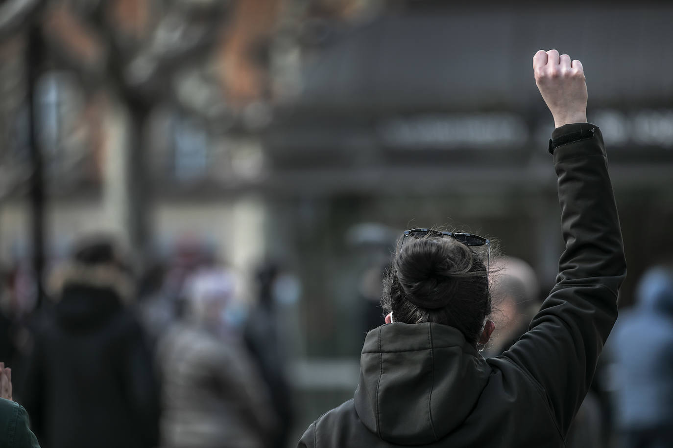 Fotos: Un centenar de personas reclaman en Logroño libertad para Pablo Hasél