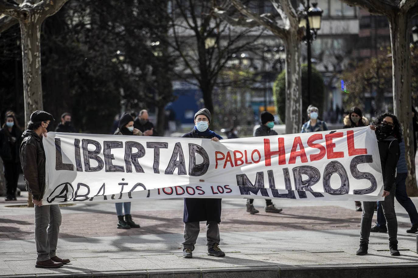 Fotos: Un centenar de personas reclaman en Logroño libertad para Pablo Hasél