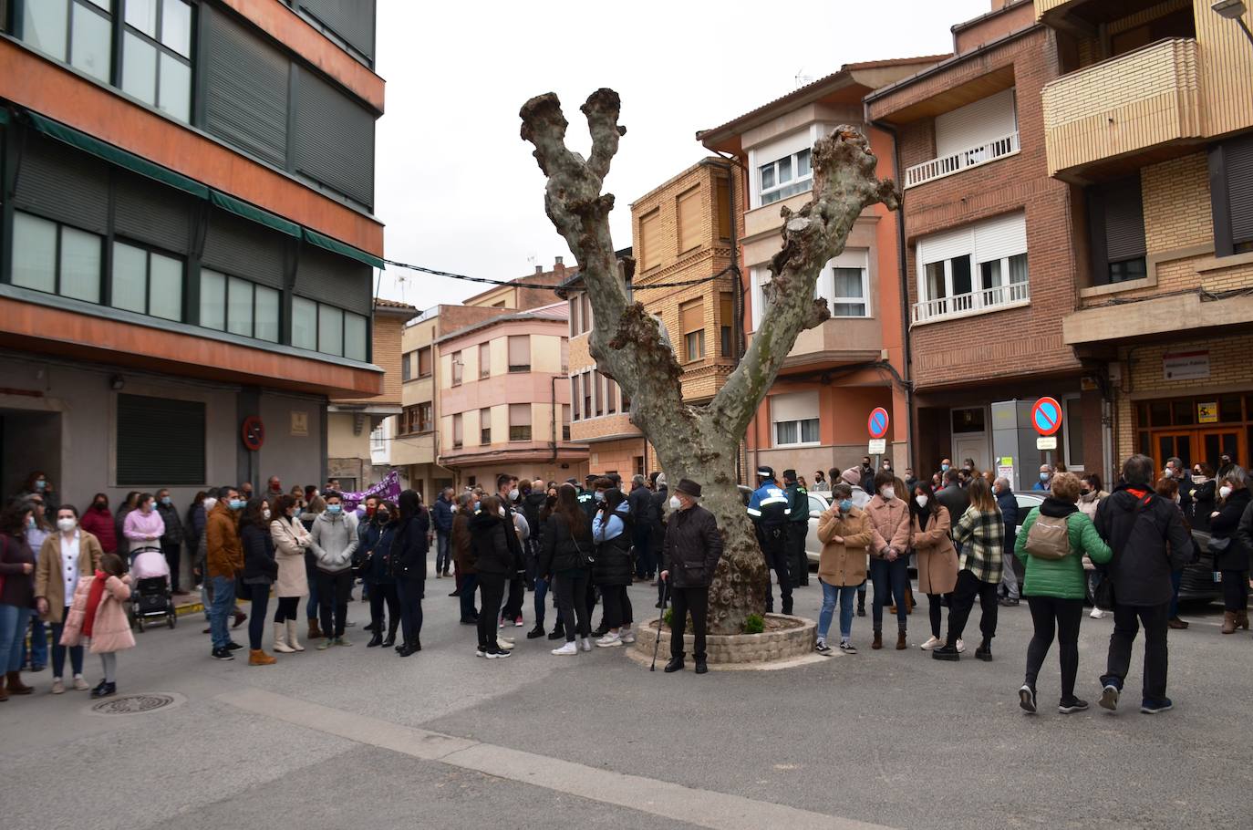 Fotos: Concentración en Azagra contra la violencia de género