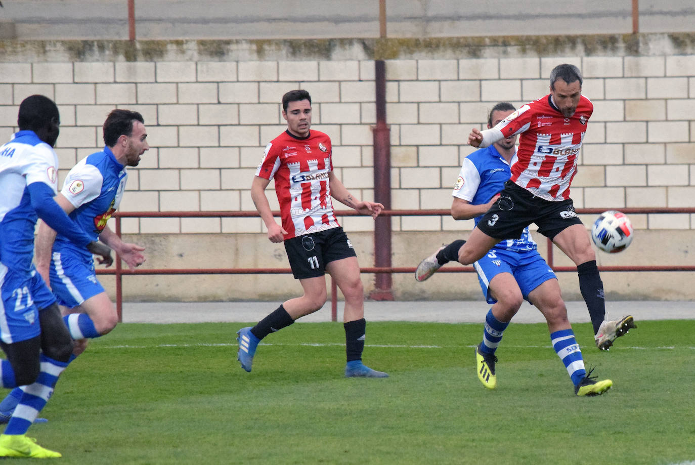 Fotos: Las imágenes de la victoria de la SD Logroñés ante el Ejea