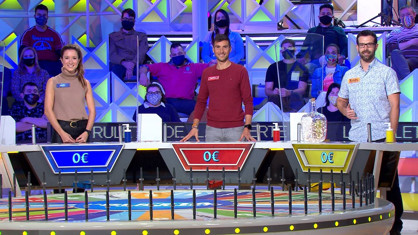 Camilo Santiago, en el centro, durante su participación en el concurso. 