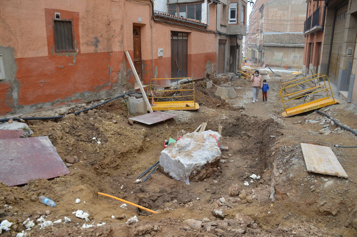 Fotos: Extracción de una canalización de la época romana en Calahorra