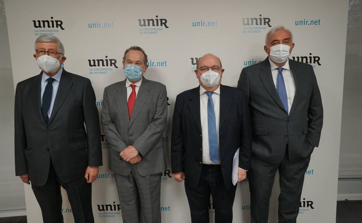 Rafael Puyol, presidente de UNIR; José María Vázquez García-Peñuela, rector de UNIR; José Manuel Pingarrón, secretario general de Universidades; y Javier Uceda, director de la Cátedra UNESCO.