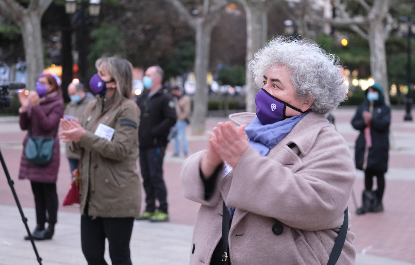 Fotos: Lectura del manifiesto de la Plataforma 8M en El Espolón