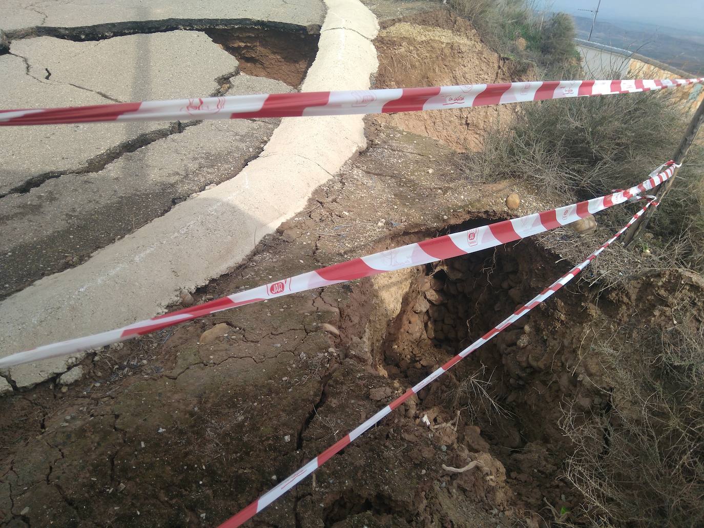 Fotos: Hundimiento de una calle en Ausejo