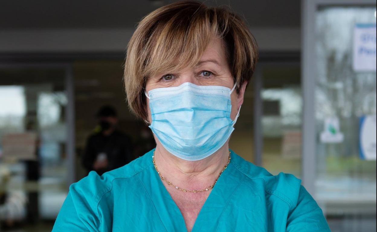 Pilar Espinosa, a las puertas de Urgencias del San Pedro. 