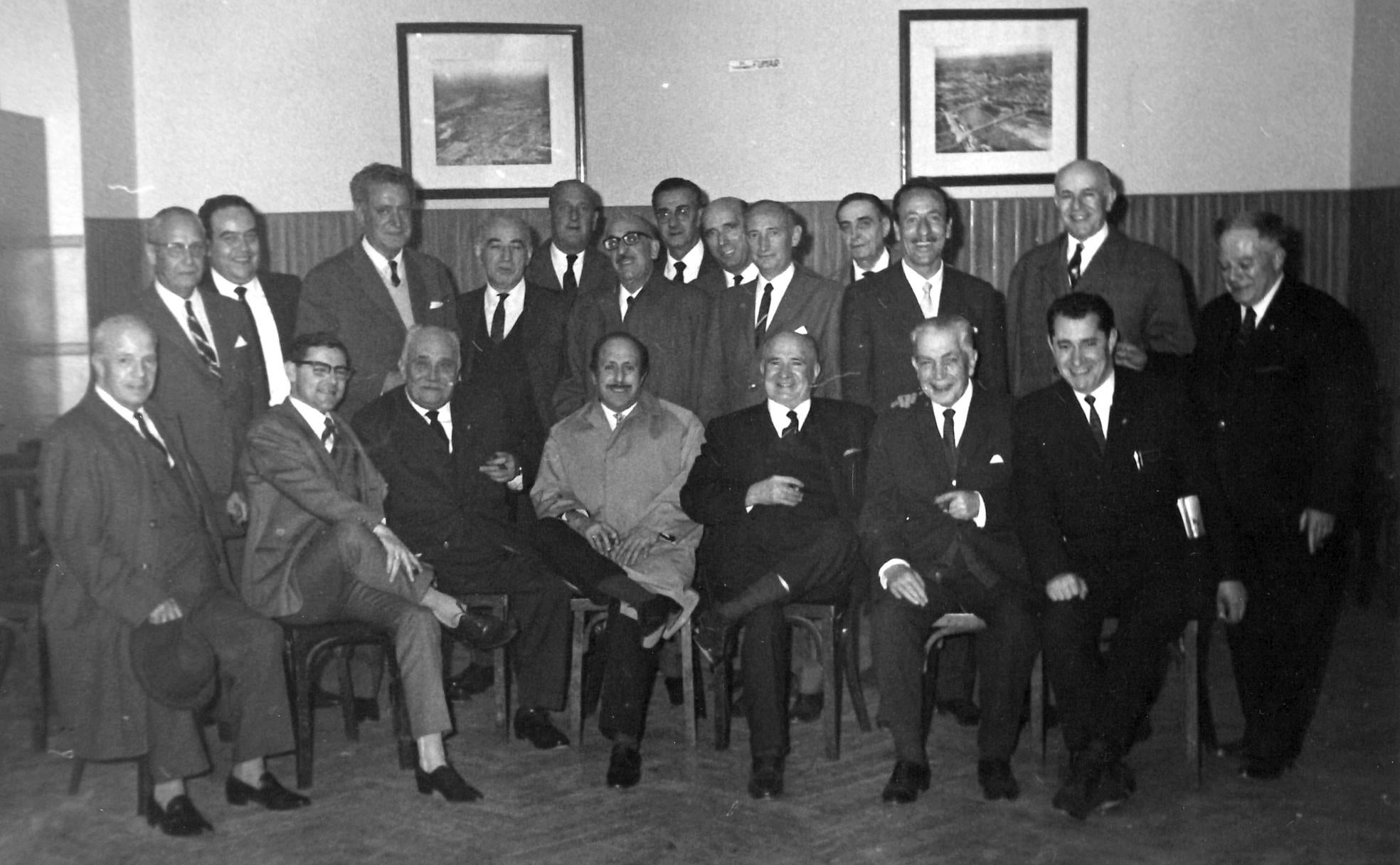 Grupo de socios y amigos del Centro Riojano en Madrid en una imagen tomada el 21 de abril de 1967.