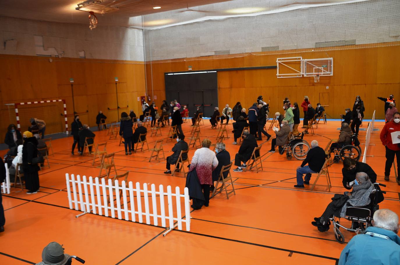 Fotos: Salud pondrá hoy más de 1.200 dosis a las personas mayores de 80 años de la comarca de Calahorra