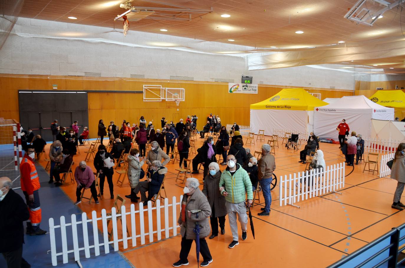 Fotos: Salud pondrá hoy más de 1.200 dosis a las personas mayores de 80 años de la comarca de Calahorra