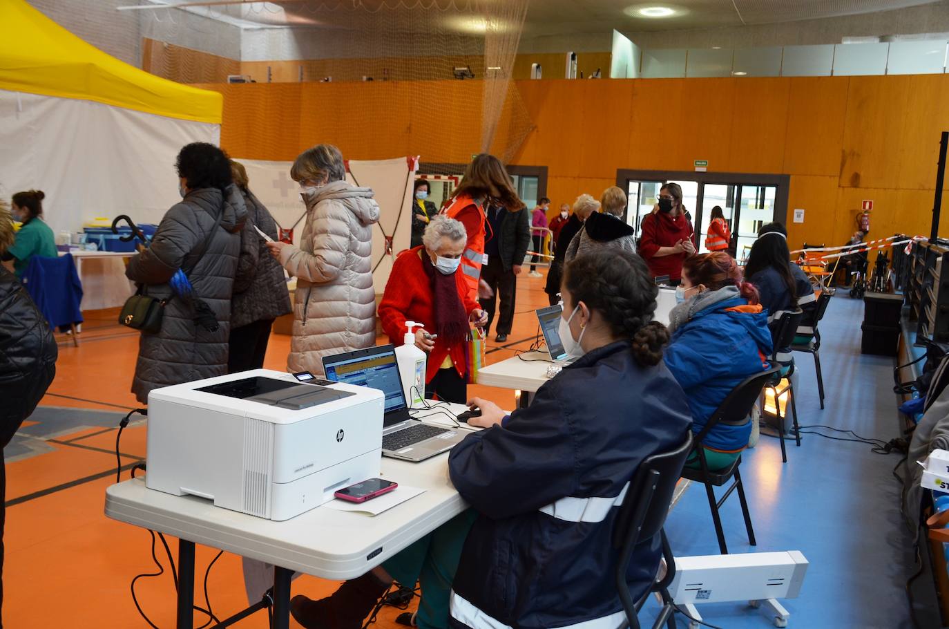 Fotos: Salud pondrá hoy más de 1.200 dosis a las personas mayores de 80 años de la comarca de Calahorra