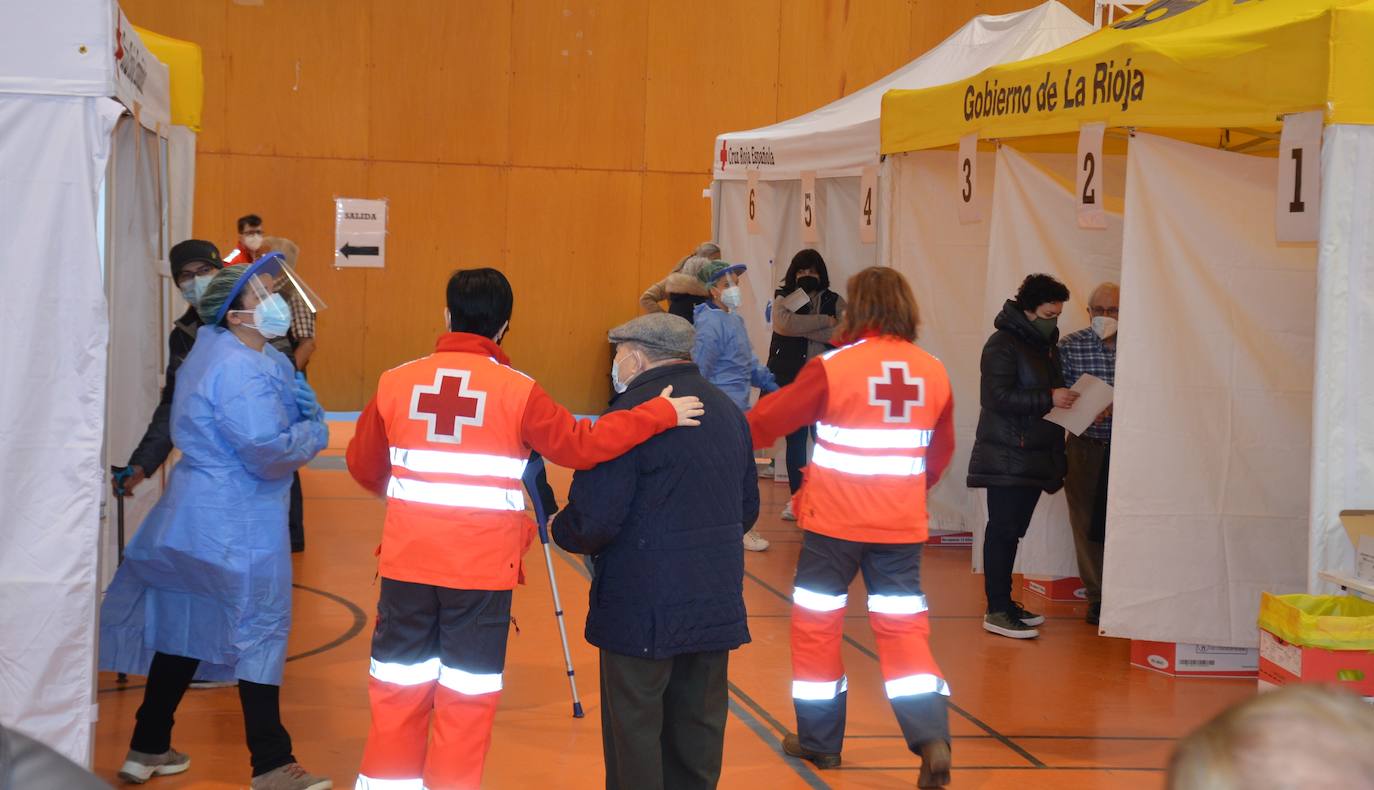 Fotos: Salud pondrá hoy más de 1.200 dosis a las personas mayores de 80 años de la comarca de Calahorra