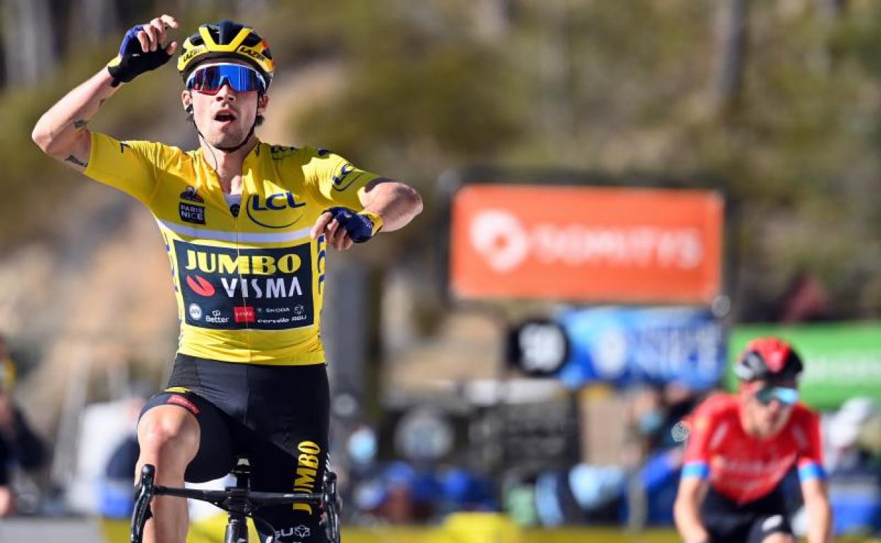 Primoz Roglic celebra su victoria en la séptima etapa de la París-Niza. 