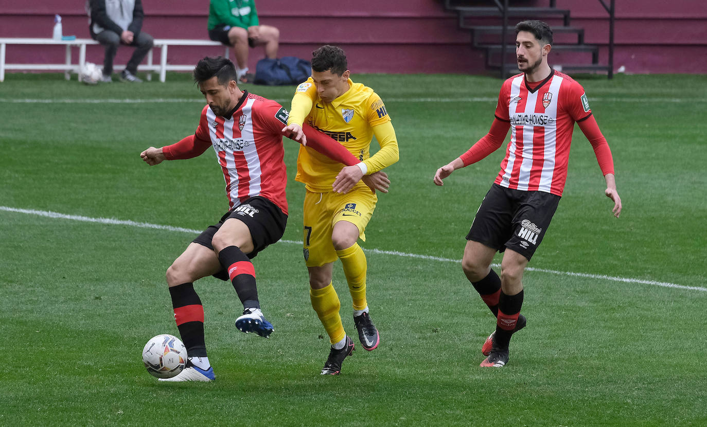 Fotos: Las imágenes de la derrota de la UD Logroñés frente al Málaga