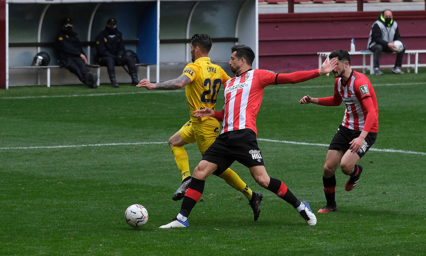 Fotos: Las imágenes de la derrota de la UD Logroñés frente al Málaga