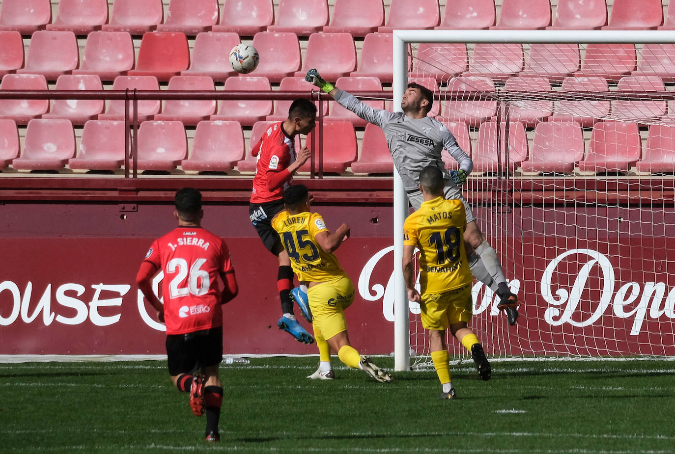 Fotos: Las imágenes de la derrota de la UD Logroñés frente al Málaga