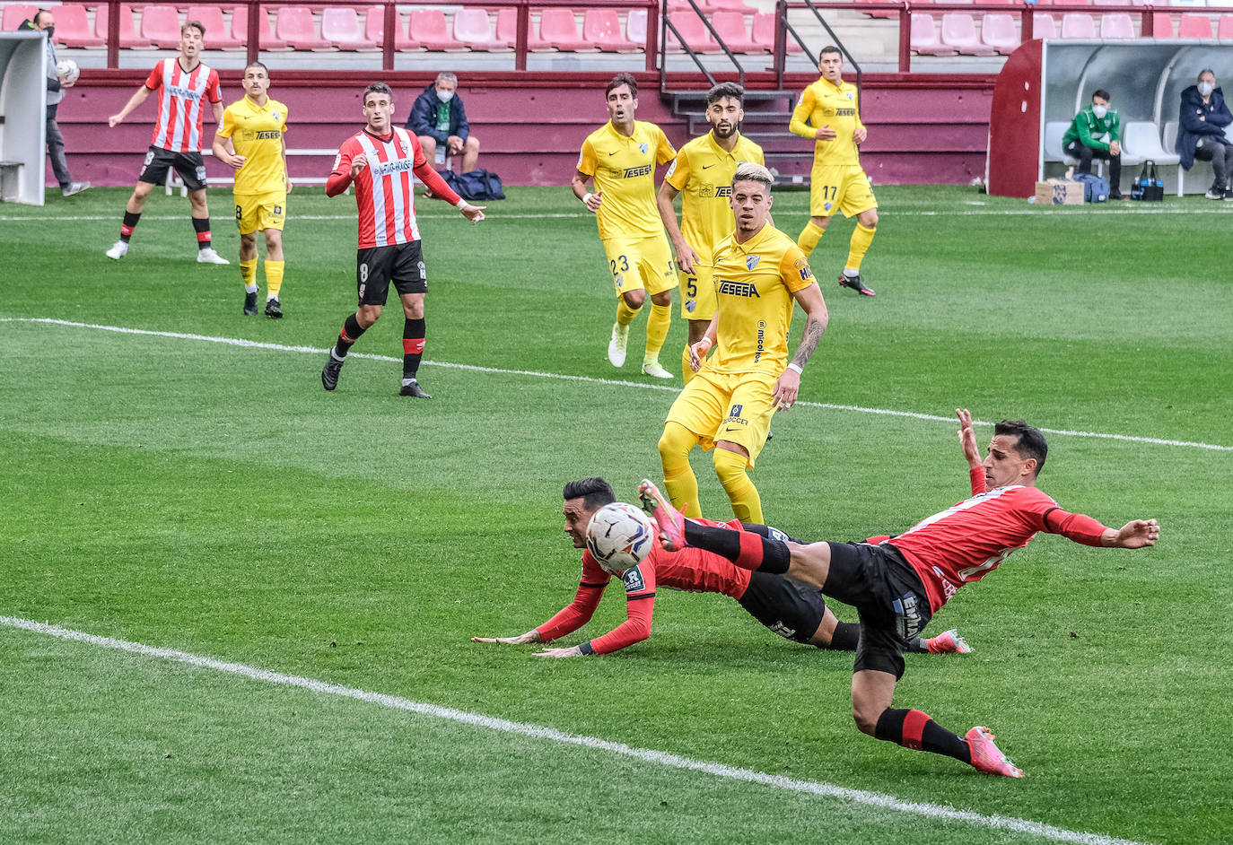 Fotos: Las imágenes de la derrota de la UD Logroñés frente al Málaga