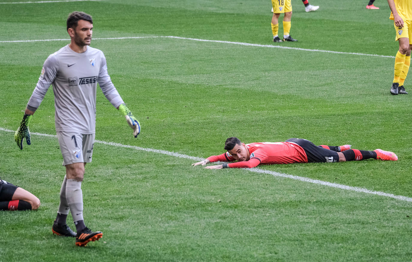 Fotos: Las imágenes de la derrota de la UD Logroñés frente al Málaga