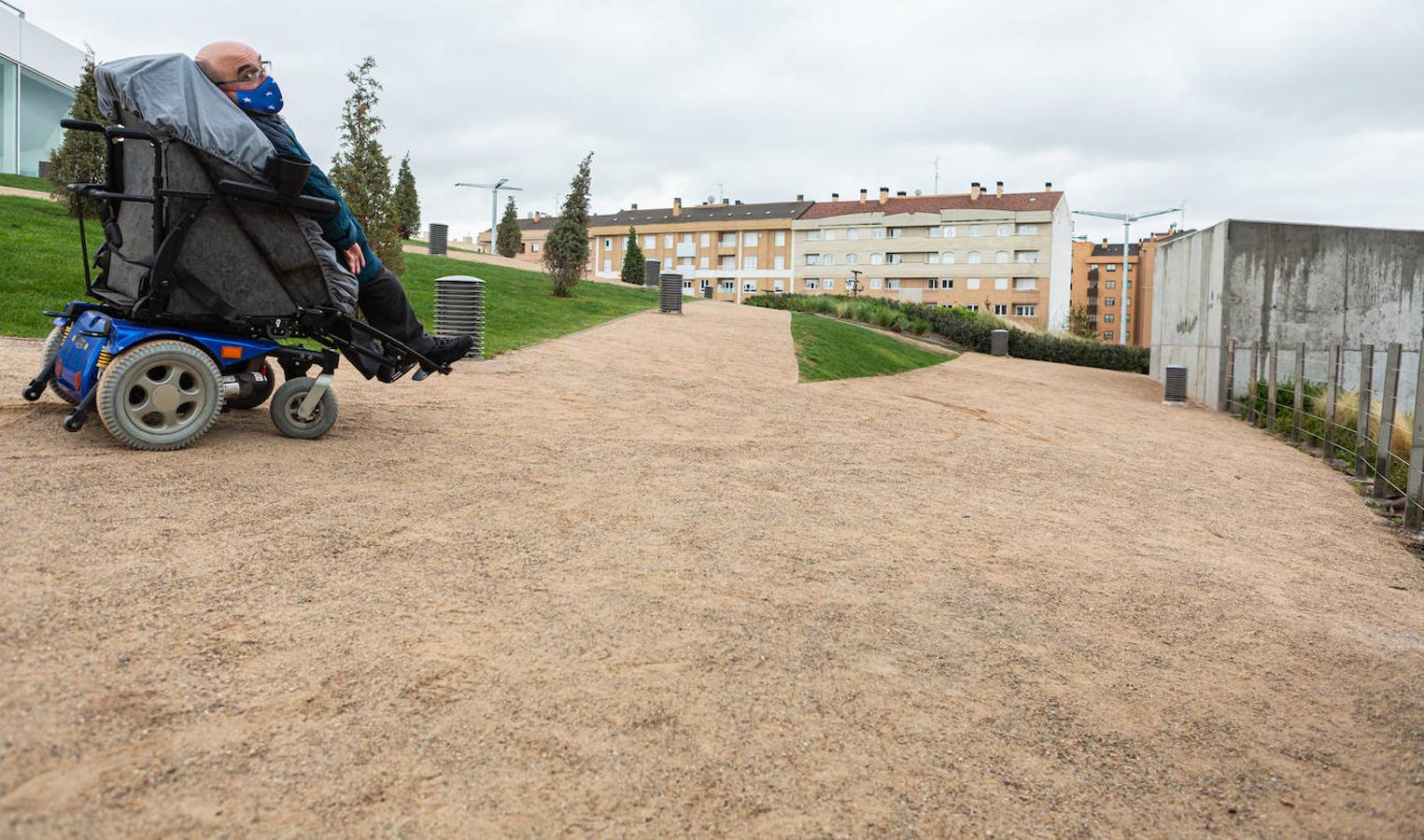 Fotos: El parque Felipe VI, una colina no aapta para todos