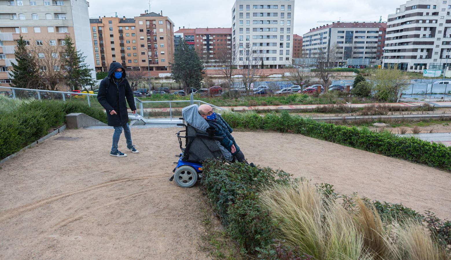 Fotos: El parque Felipe VI, una colina no aapta para todos