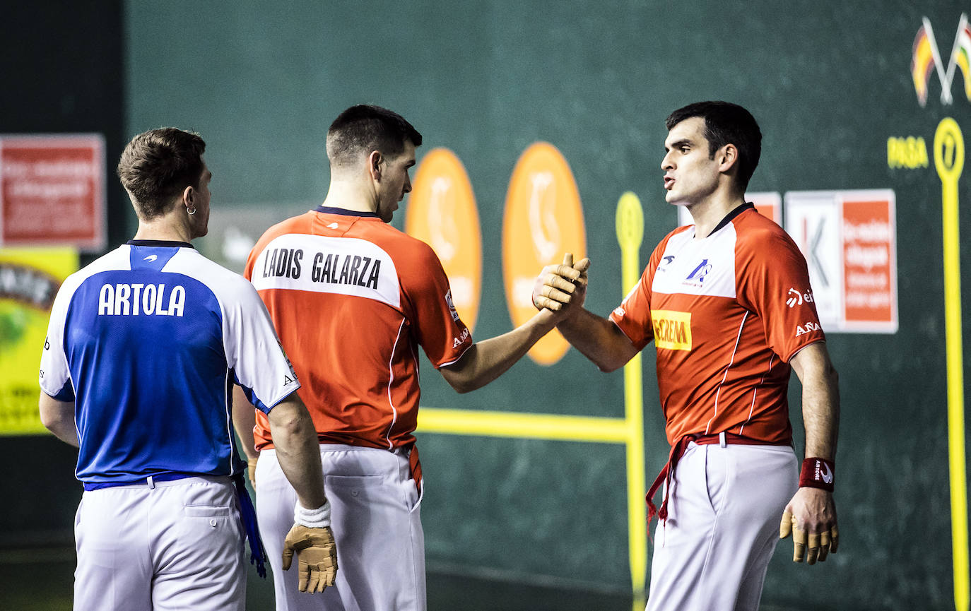 Fotos: La pelota regresa al Adarraga