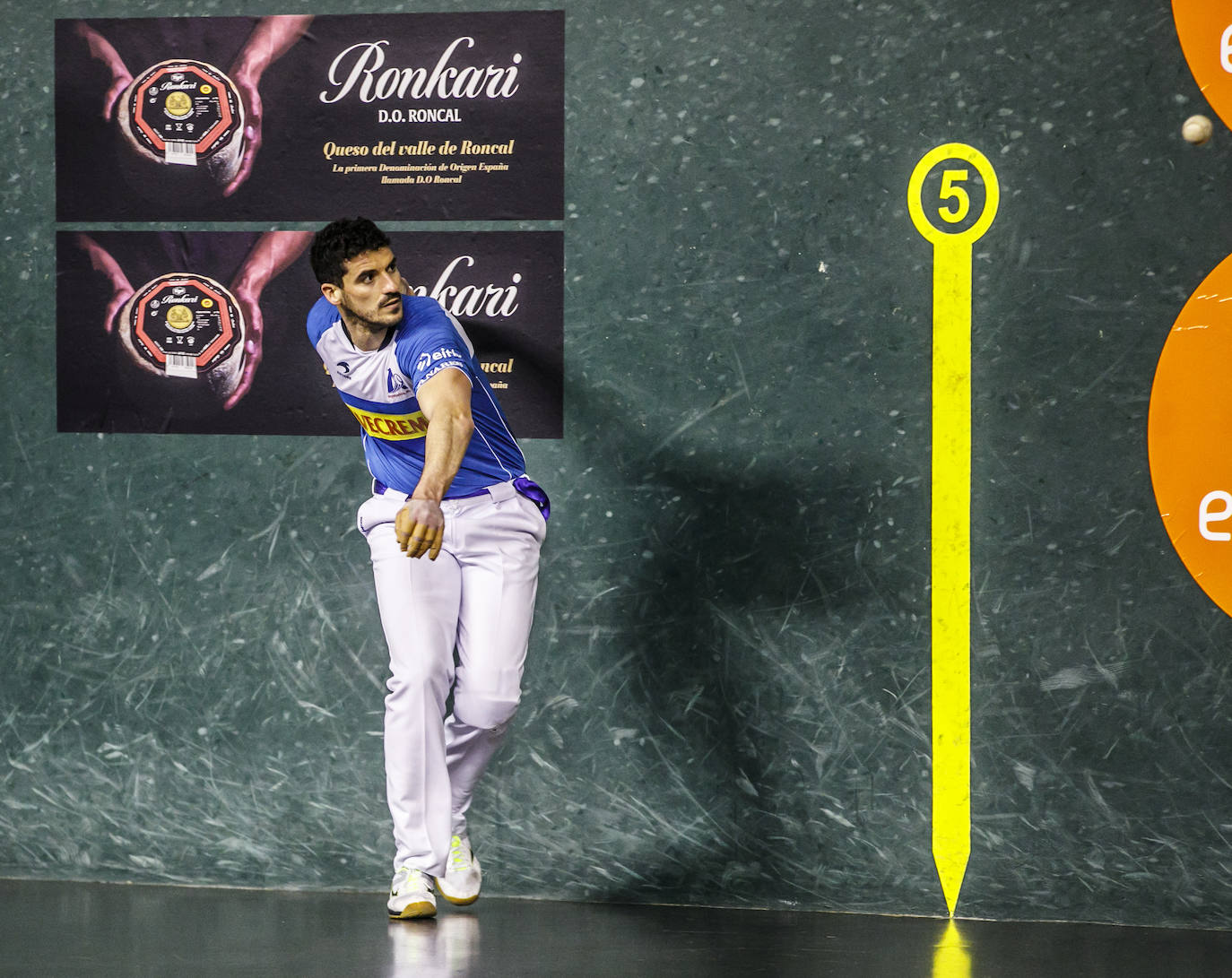 Fotos: La pelota regresa al Adarraga