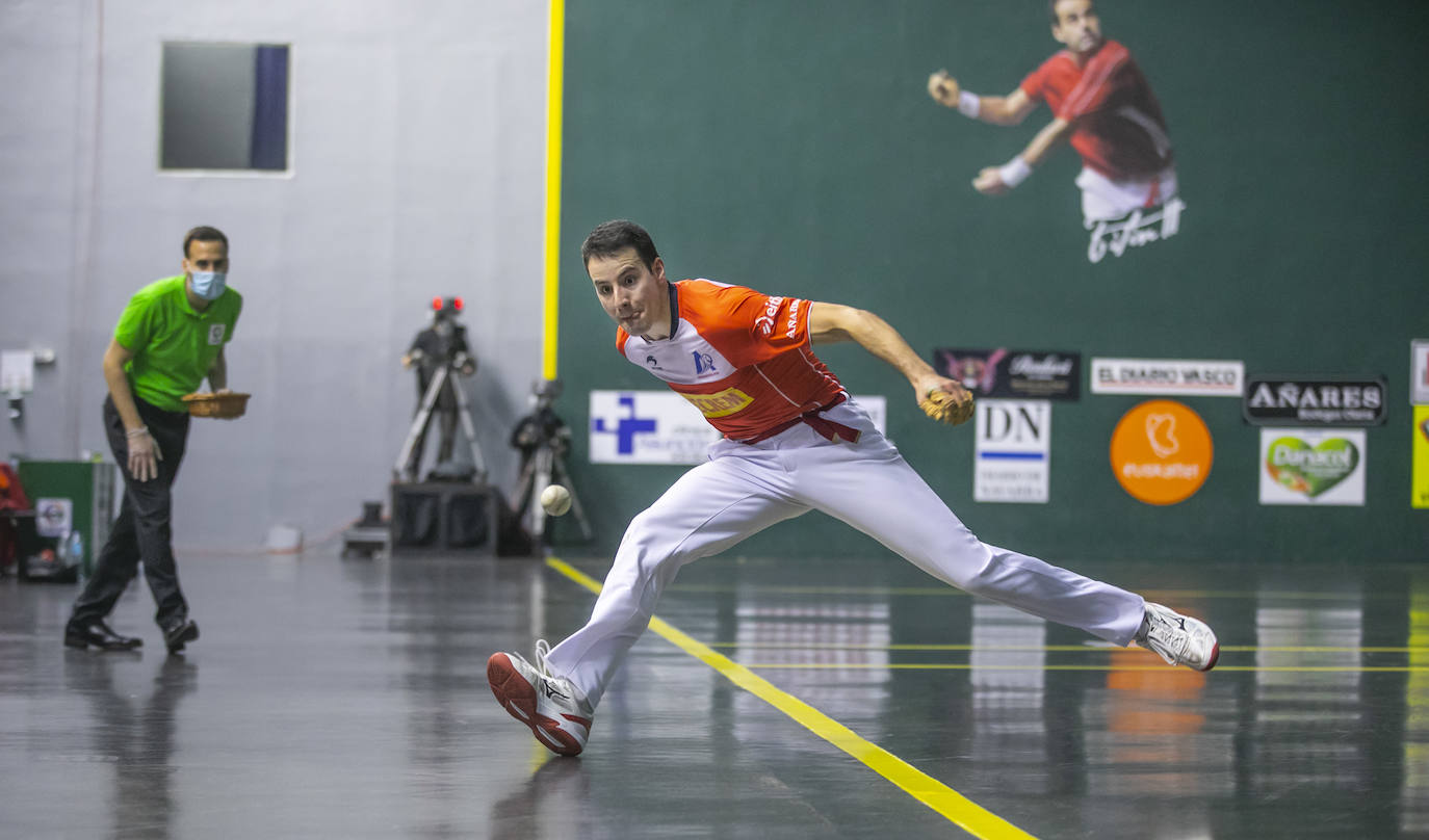 Fotos: La pelota regresa al Adarraga